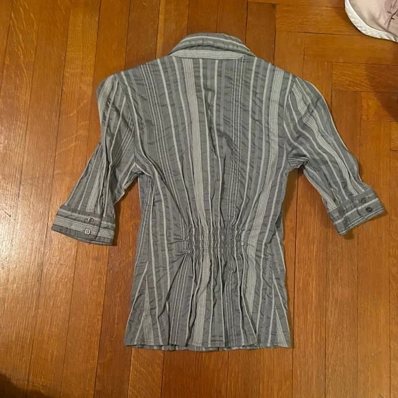 Button down with cinch back - Picture 2 of 2